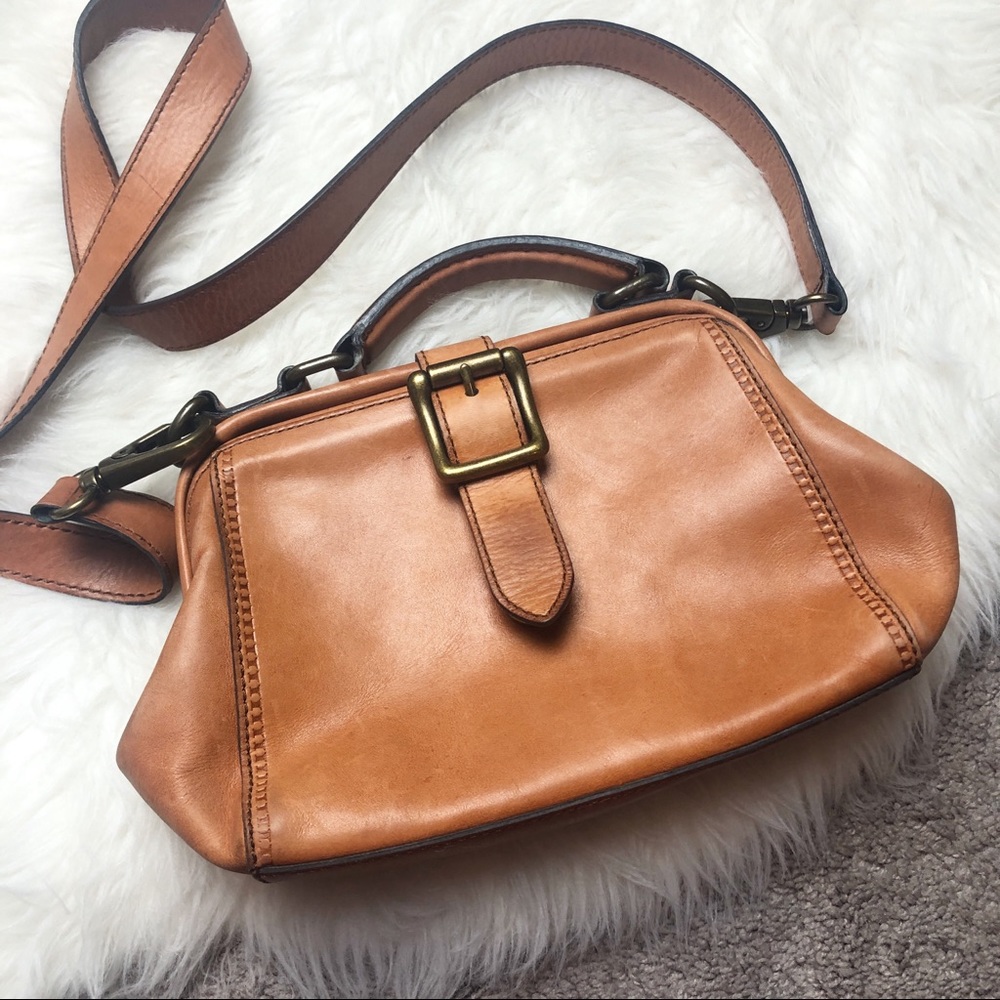 Vintage fossil leather saddle crossbody bag